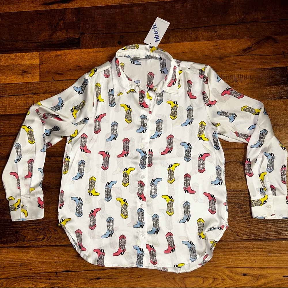 Blue B Collection ~ Medium ~ White W/Multi-Colors Cowboy Boots Print Shirt ~ New
